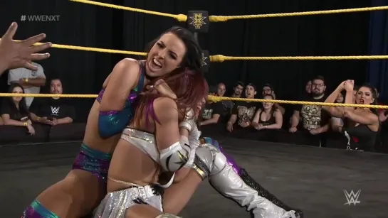 Kairi Sane vs Peyton Royce (w/Billie Kay)