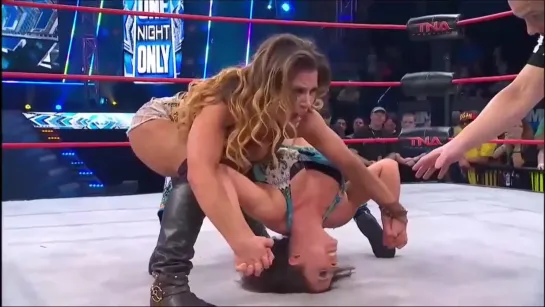 Mickie James vs Serena