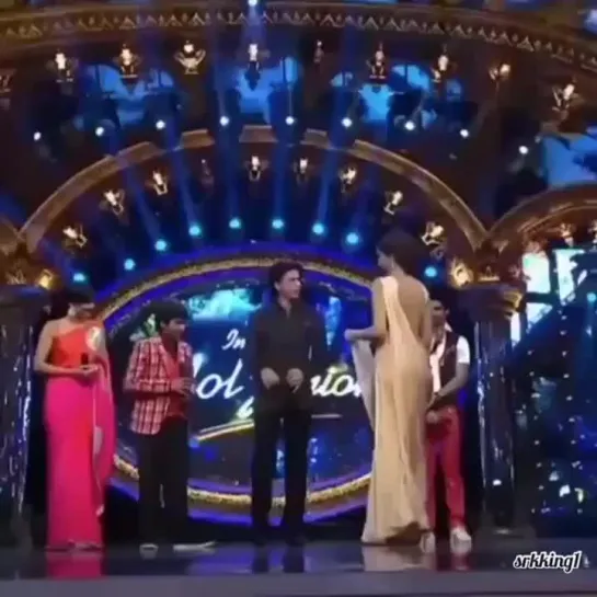 Ajab Si ❤😍 Deepika Padukone and ShahRukh Khan 👑