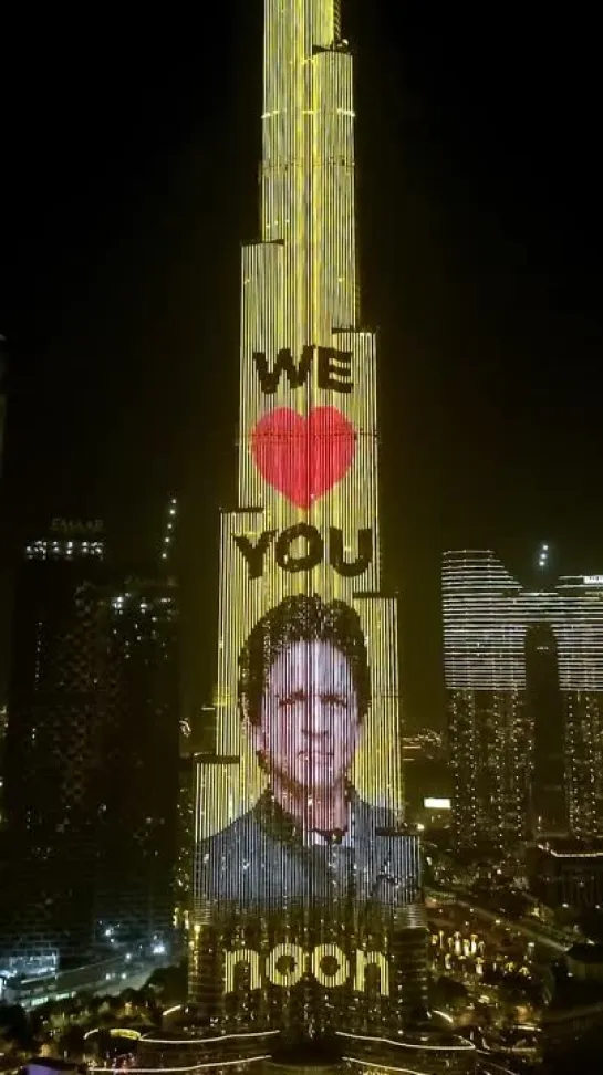 Burj Khalifa congratulated SRK on his birthday.mp4