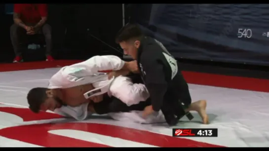 Ricardo Rea def Mike Khatchkian via referee decision