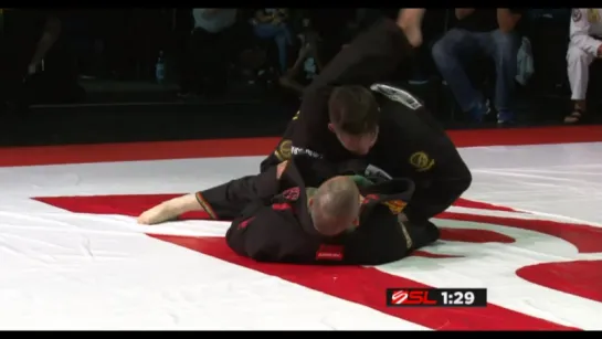 Tim Pablo def Noah Tillis via arm triangle