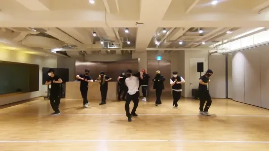 210424 EXO Minseok Xiumin @ 'Shake' Dance Practice