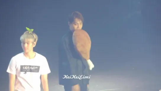 [FANCAM] 151121 Kai and chicken leg toy @ The EXOluXion in Macau