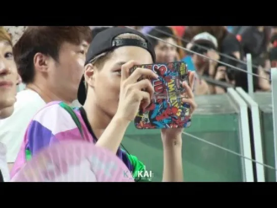 [FANCAM] 130814 Kai @ Korea vs. Perú Soccer Match