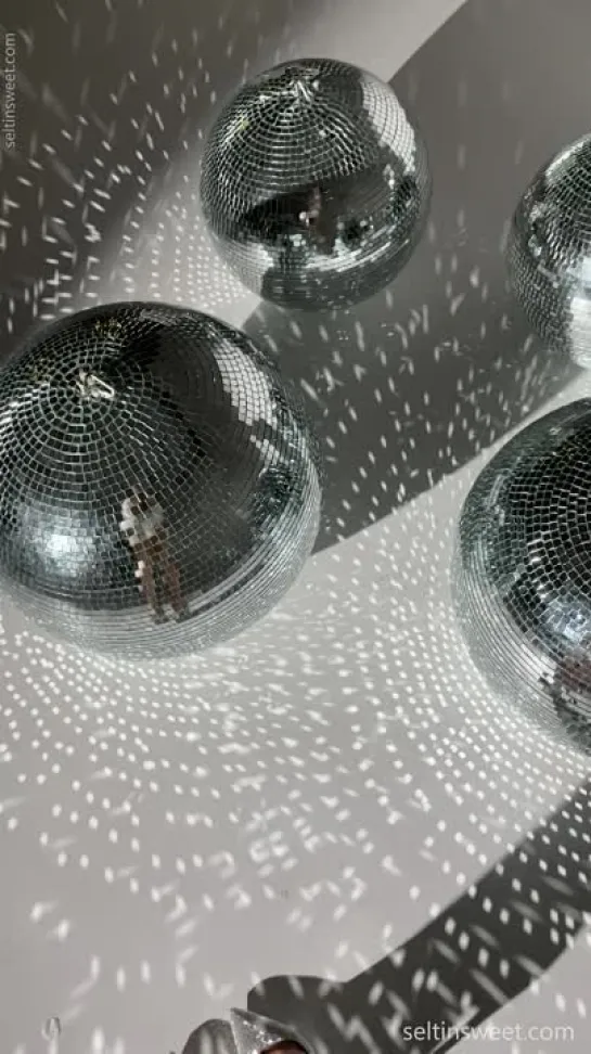 Selti and mirror balls