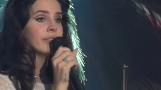 Lana Del Rey – Video Games (Live @ «Paradise Tour»: Дублин, Ирландия; 26 мая 2013)