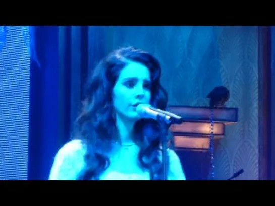 Lana Del Rey – Blue Velvet (Live @ «Paradise Tour»: Лондон, Великобритания; 20 мая 2013)