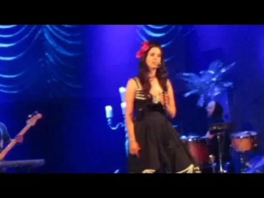 Lana Del Rey – Blue Velvet (Live @ «Paradise Tour»: Мадрид, Испания; 9 мая 2013)