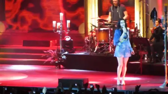 Lana Del Rey – Dark Paradise (Live @ «Paradise Tour»: Рим, Италия; 6 мая 2013)