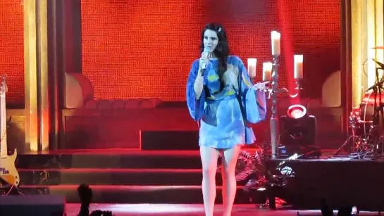 Lana Del Rey – Dark Paradise (Live @ «Paradise Tour»: Рим, Италия; 6 мая 2013)