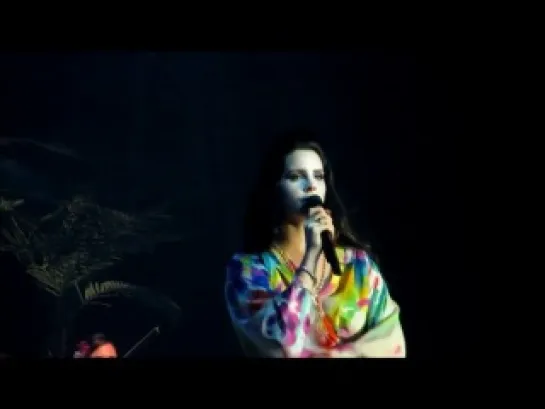 Lana Del Rey – Blue Jeans (Live @ «Paradise Tour»: Мюнхен, Германия; 25 апреля 2013)