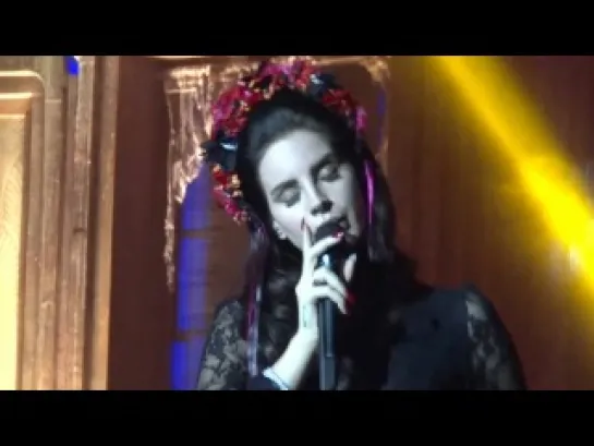 Lana Del Rey – Carmen (Live @ «Paradise Tour»: Франкфурт, Германия; 20 апреля 2013)