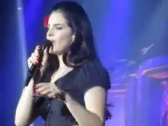 Lana Del Rey – Burning Desire (Live @ «Paradise Tour»: Вена, Австрия; 19 апреля 2013)