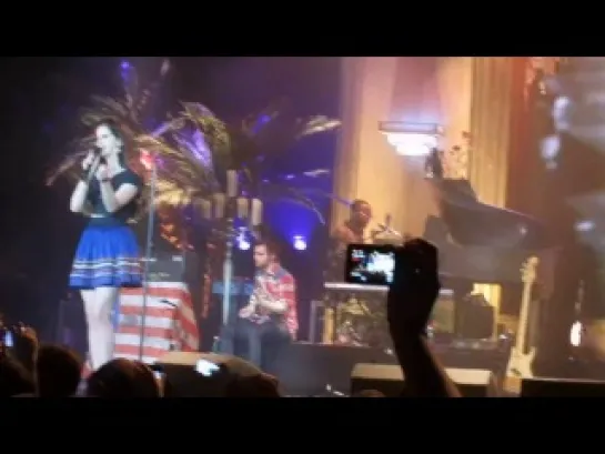 Lana Del Rey – Video Games (Live @ «Paradise Tour»: Вена, Австрия; 19 апреля 2013)