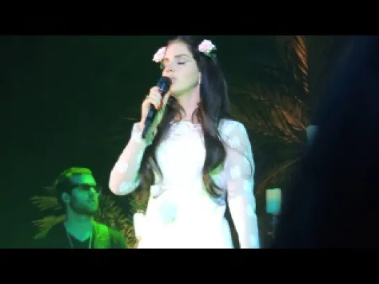 Lana Del Rey – Gods And Monsters (Live @ «Paradise Tour»: Дюссельдорф, Германия; 17 апреля 2013)