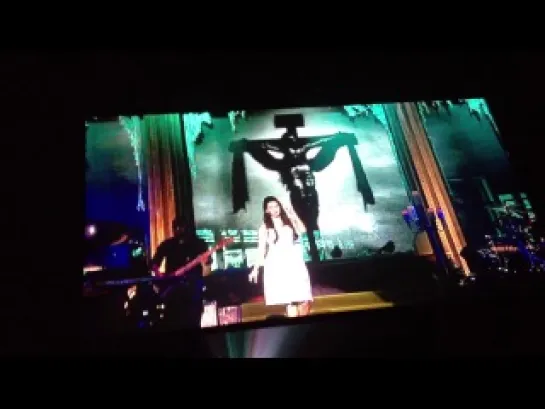 Lana Del Rey – Heart-Shaped Box (Live @ «Paradise Tour»: Осло, Норвегия; 10 апреля 2013)