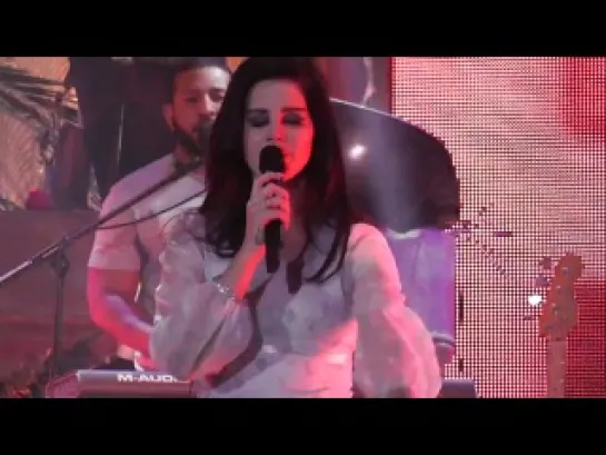 Lana Del Rey – Summertime Sadness (Live @ «Paradise Tour»: Гамбург, Германия; 6 апреля 2013)