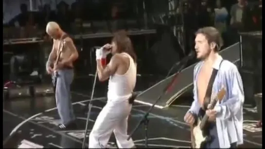 Red Hot Chili Peppers -Live in Japan Yokohama 2004