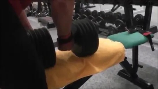 anna konda benchpress (150kg_331lbs for reps) deadlift (210kg)_ one arm rows