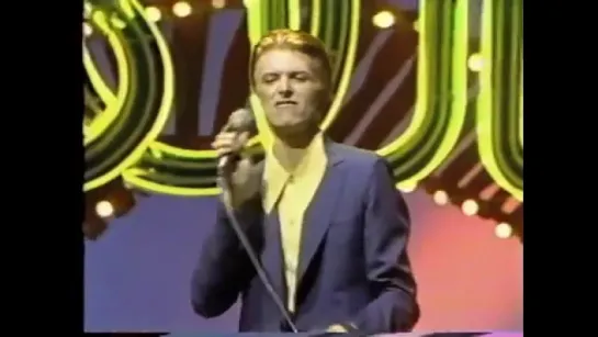 David Bowie - Fame (US TV, Soul Train) (1975)