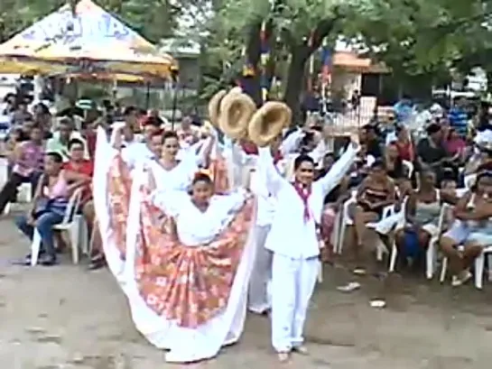 DANZA CUMBIA Y GUACHERNA