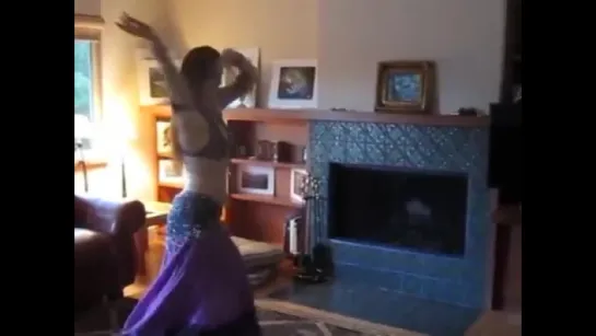 Masha belly dance for private family party 2011 5048