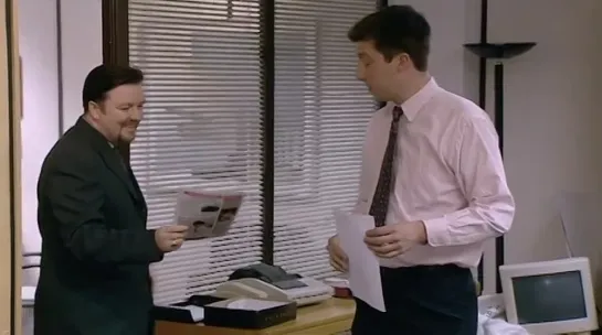 Офис • The Office UK S02E01 • 2002 (Ozz)