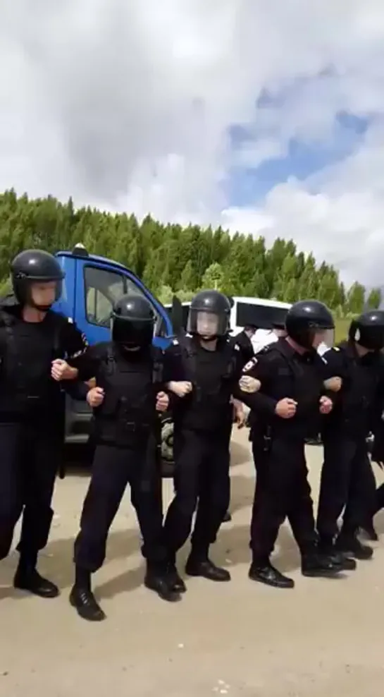 Видео от Людей держат за скот