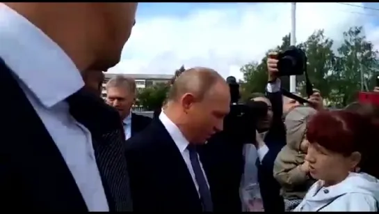 Путин в г.Обь 28.08.2018 - благодарная толпа. Технопром