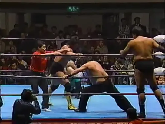 Jumbo Tsuruta, Great Kabuki & Tiger Mask II vs. Genichiro Tenryu, Samson Fuyuki & Toshiaki Kawada - 11.01.1990 (AJPW