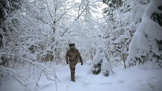 [Os Bushcraft and Survival] Building a FANCY Snow Cave with No Tools (Quinzee/Igloo Overnight)