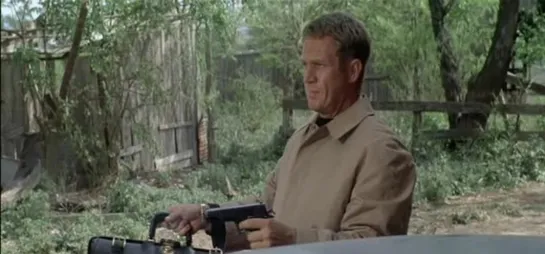 The getaway (Steve McQueen, Ali MacGraw, Sam Peckinpah, Texas, bank robbers, double cross, chases ,slow motion, blood, classic)