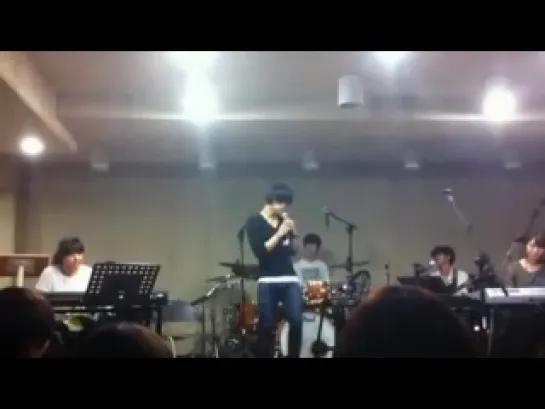 [PRE-DEBUT] Hyunshik singing with band