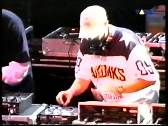 DJ Shadow Feat DJ Nu-Mark & Cut Chemist - Pushin' Buttons (Viva Mixery Raw Deluxe)