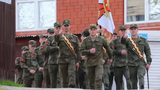 Военнослужащие общевойсковой армии ЗВО провели домашний мини-парад для ветеранов в Воронеже