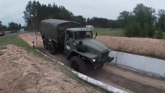 Гонка женских экипажей на конкурсе «Уверенный приём»