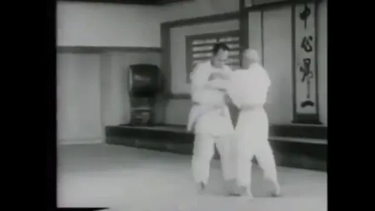 God of judo! 10 dan (Kyuzo Mifune) Incredible. The old man works wonders