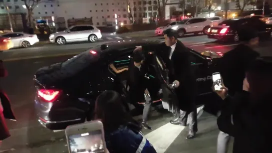 2016.12.31 SBS DRAMA AWARDS Fancam video of the moment when LeeJoonGi and IU reunited in the car