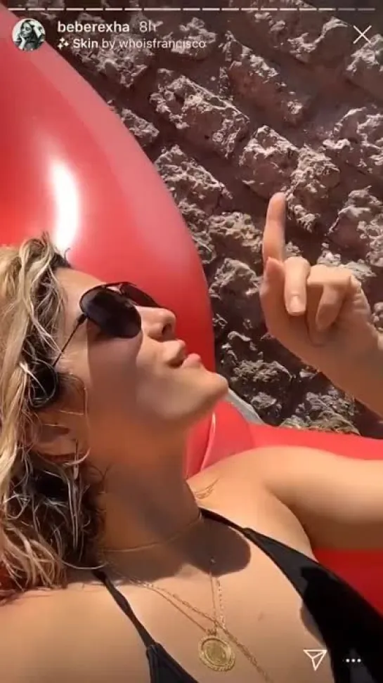 Bebe Rexha Twerk in The Pool (InstaStory)