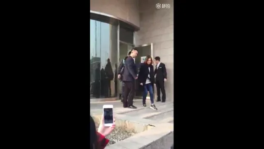 [FANCAM] 151213 WuYiFan @ After Lakers vs Rockets Broadcast