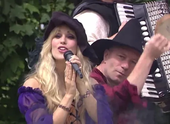 Blackmore's Night - Old Mill Inn (ZDF Fernsehgarten, Aug 13th 2006)