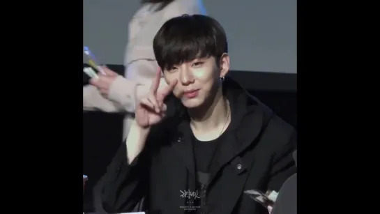 [Fancam][26.03.2017] Gangnam Fansign (Kihyun)