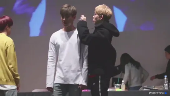 [Fancam][16.04.2017] Yoido Fansign (Jooheon)