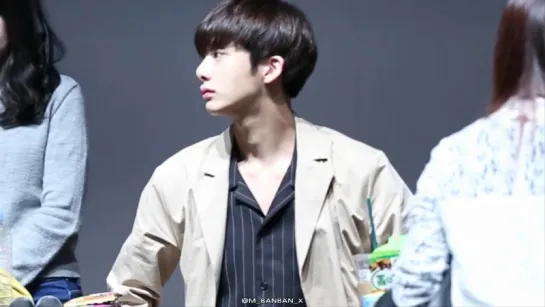 [Fancam][16.04.2017] Yoido Fansign (Hyungwon)