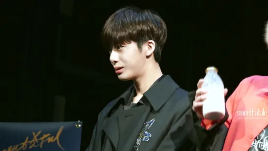 [Fancam][29.04.2017] Hongdae Fansign (Hyungwon)