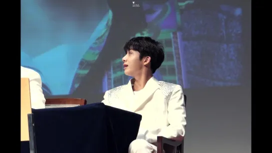 [Fancam][25.06.2017] Gwanghwamun Fansign (Hyungwon)