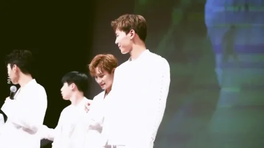 [Fancam][25.06.2017] Gwanghwamun Fansign (Shownu)