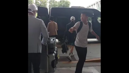 [Fancam][11.07.2017] Monsta X Chicago Airport