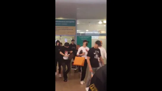 [Fancam][12.08.2017] Monsta X in Airport Moscow